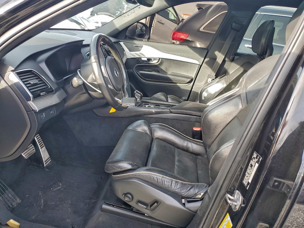 Volvo XC90 T6 Image 2