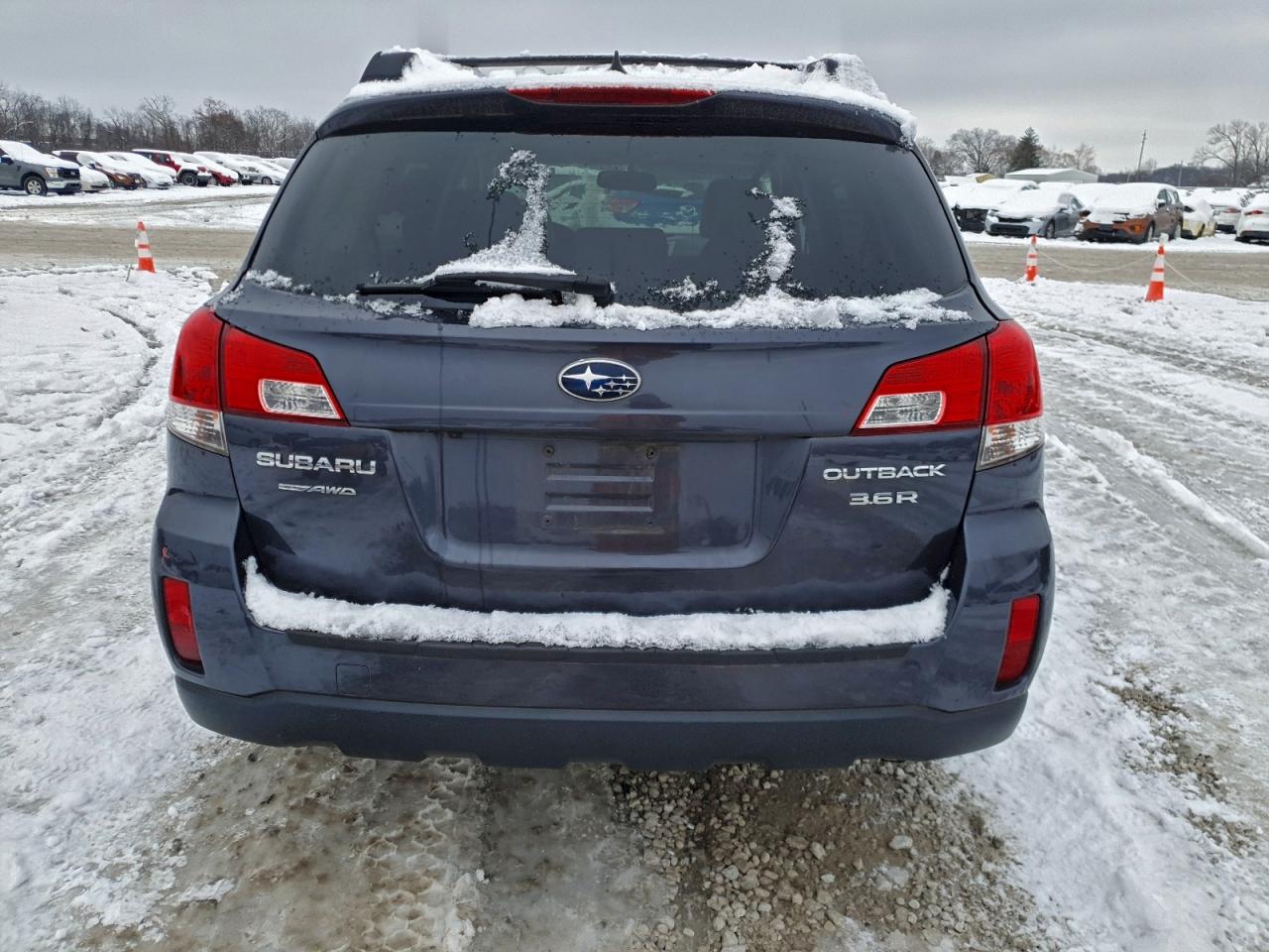 Subaru Outback 3.6r Limited Image 2