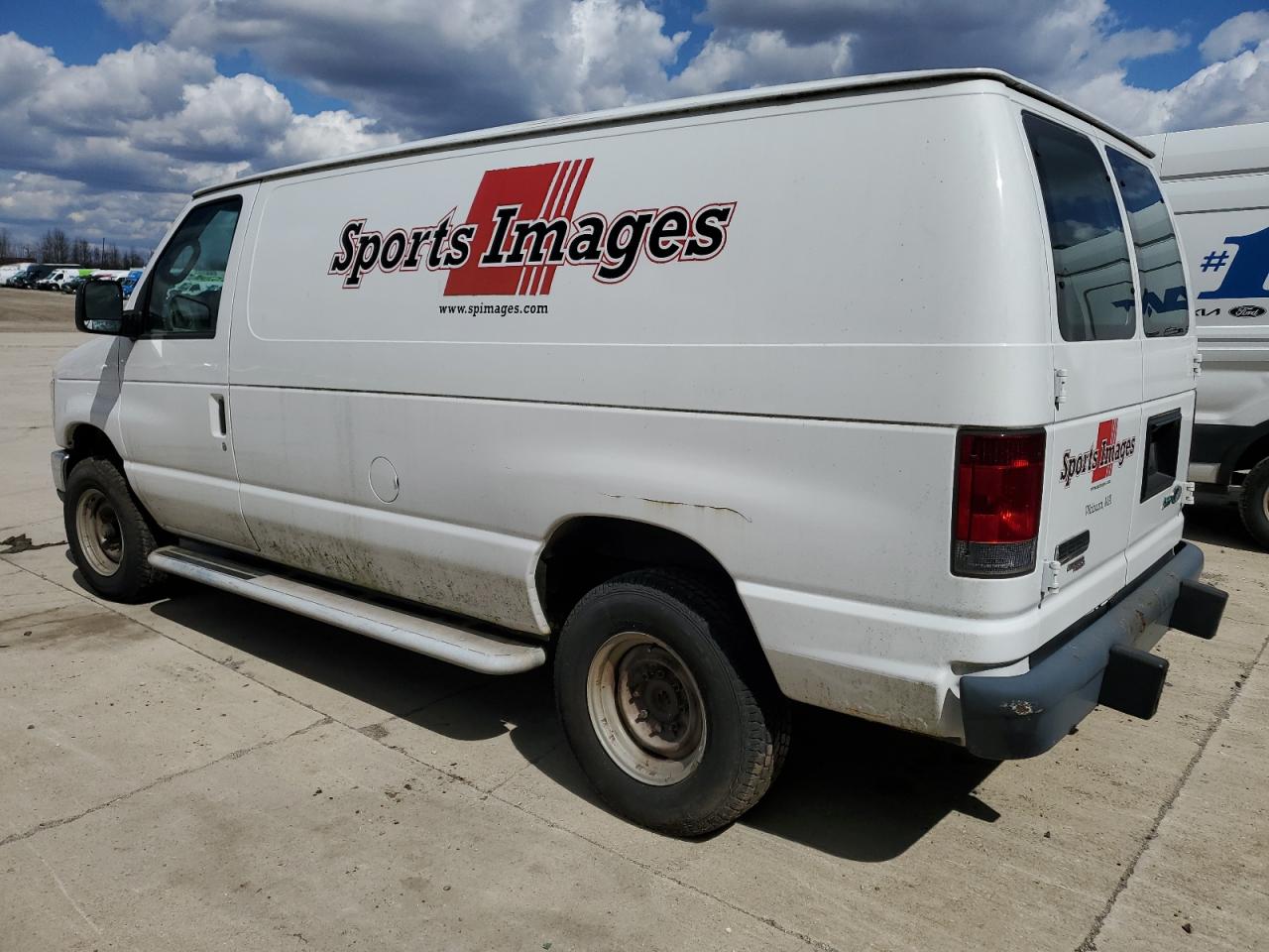 Ford Econoline E250 Van Image 12
