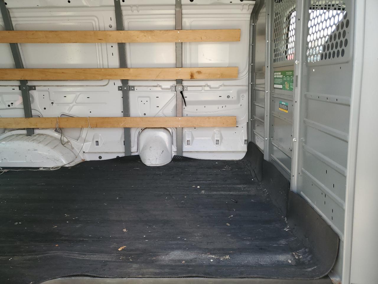 Ford Econoline E250 Van Image 5