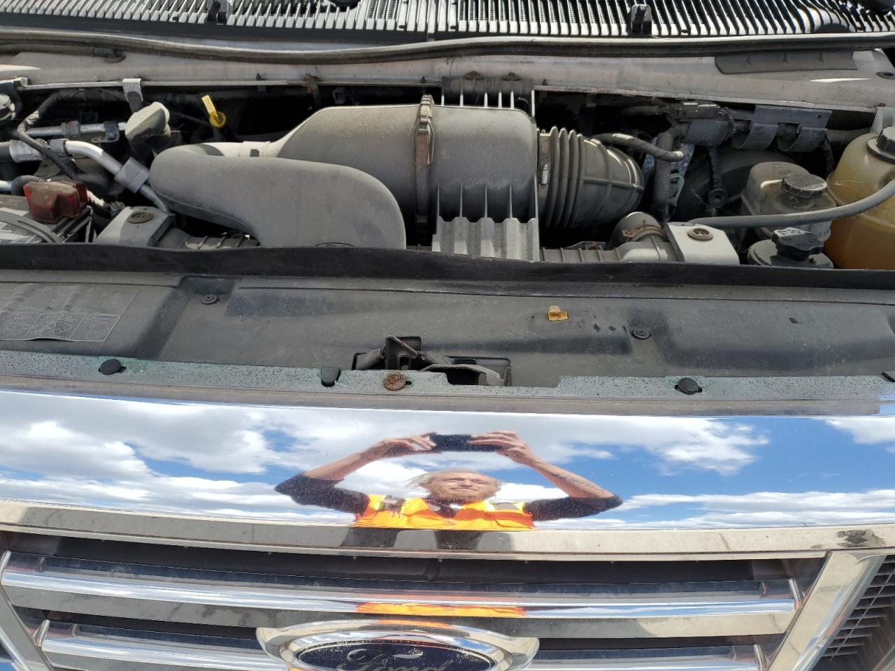 Ford Econoline E250 Van Image 10