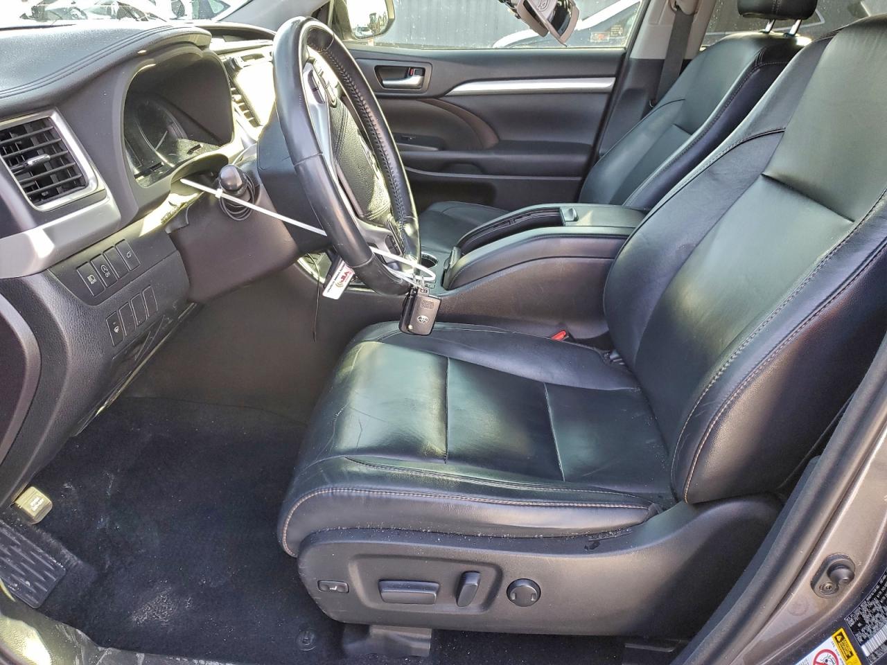 Toyota Highlander Se Image 7