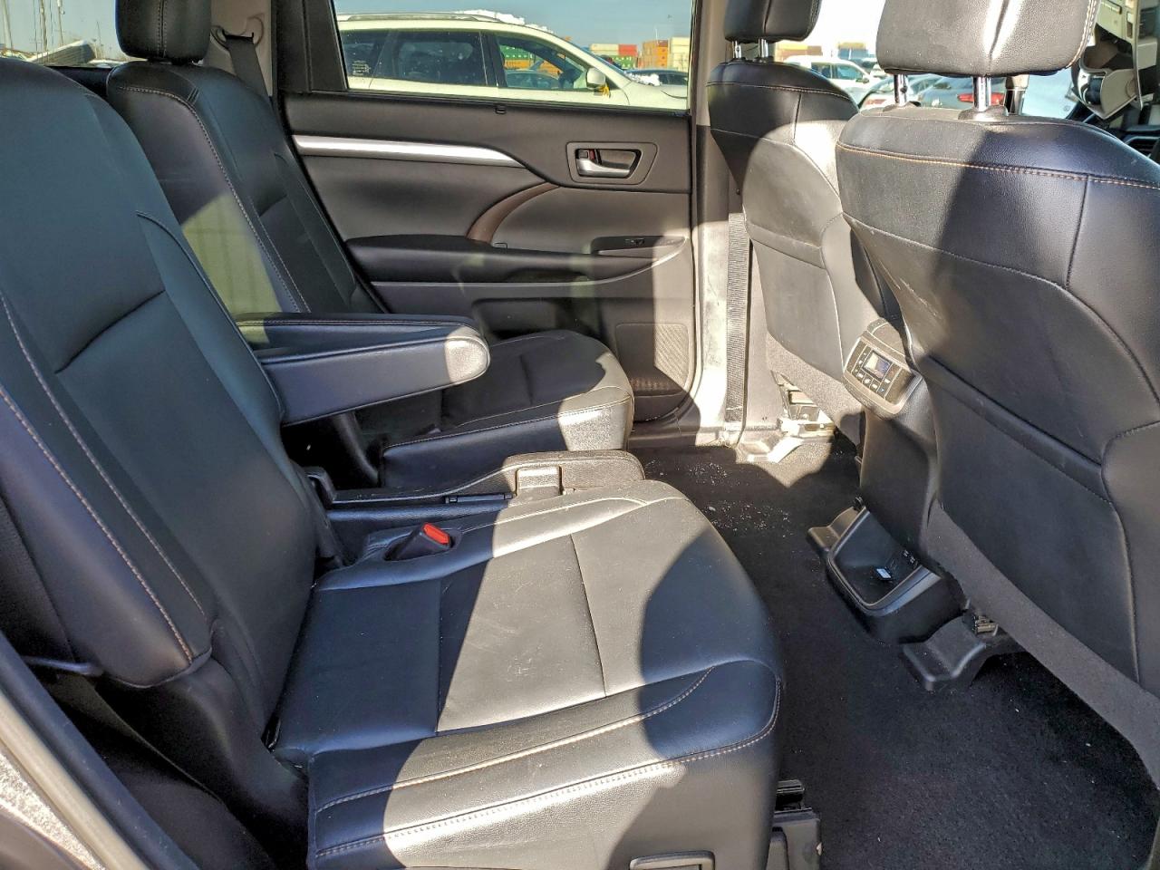 Toyota Highlander Se Image 9