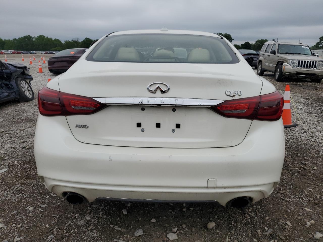 INFINITI Q50 Luxe Image 2