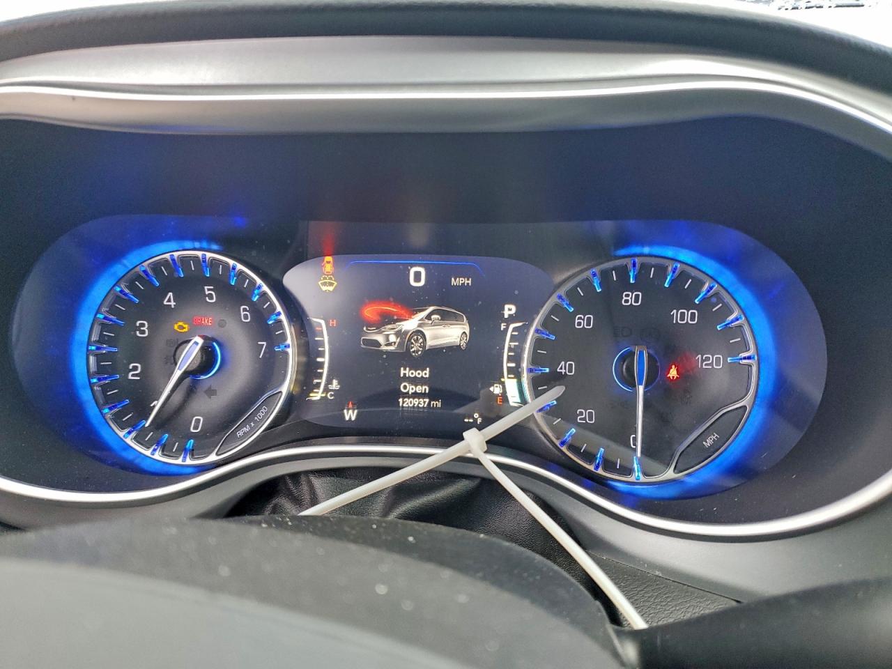 Chrysler Pacifica Touring L Plus Image 8