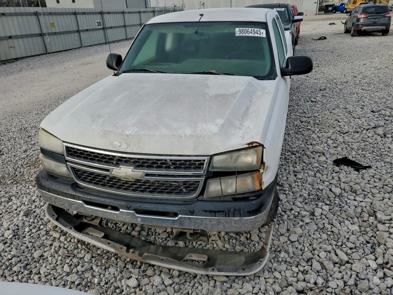 Chevrolet Silverado C1500 Classic Image 2