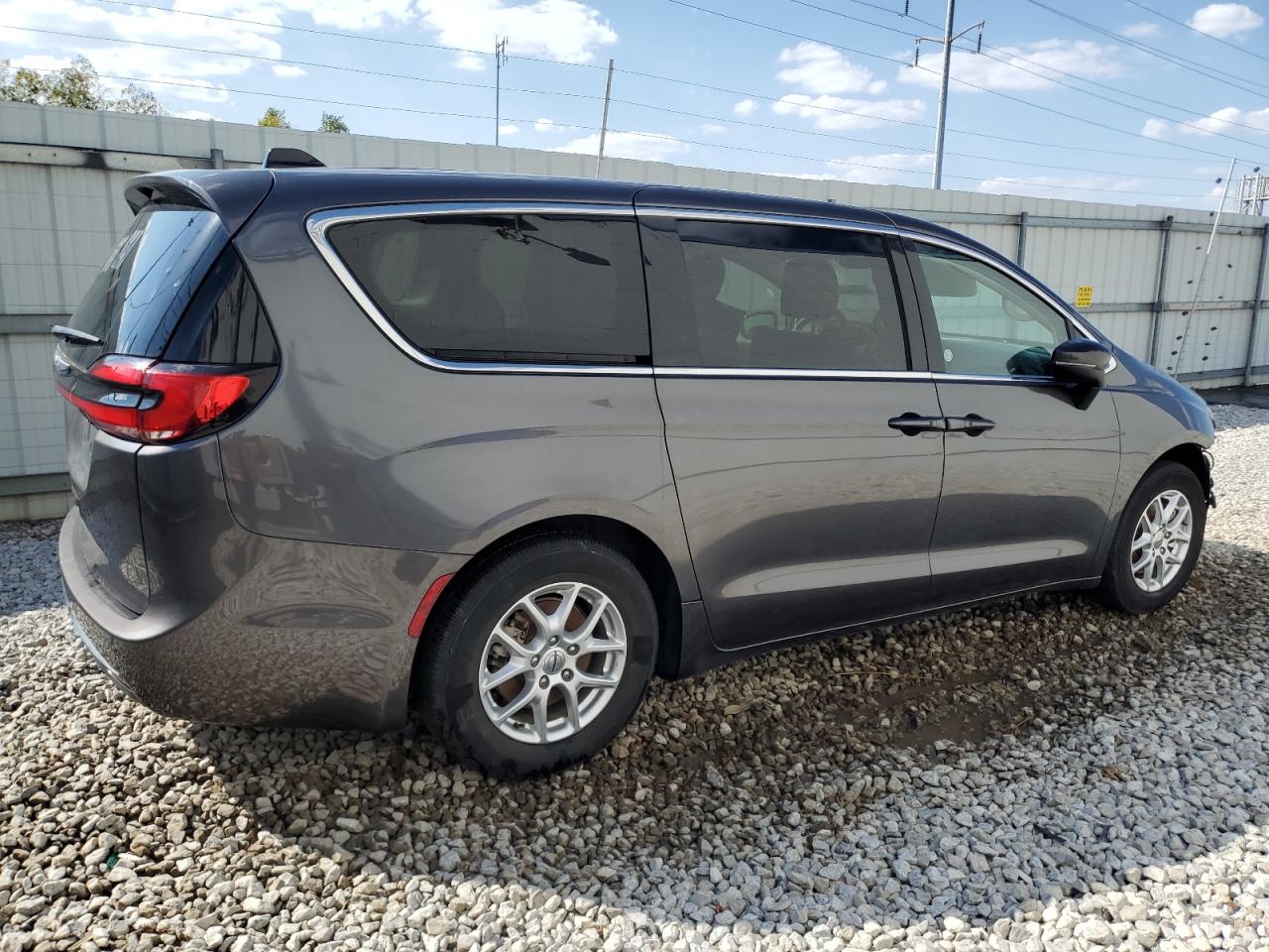 Chrysler Pacifica Touring L Image 2