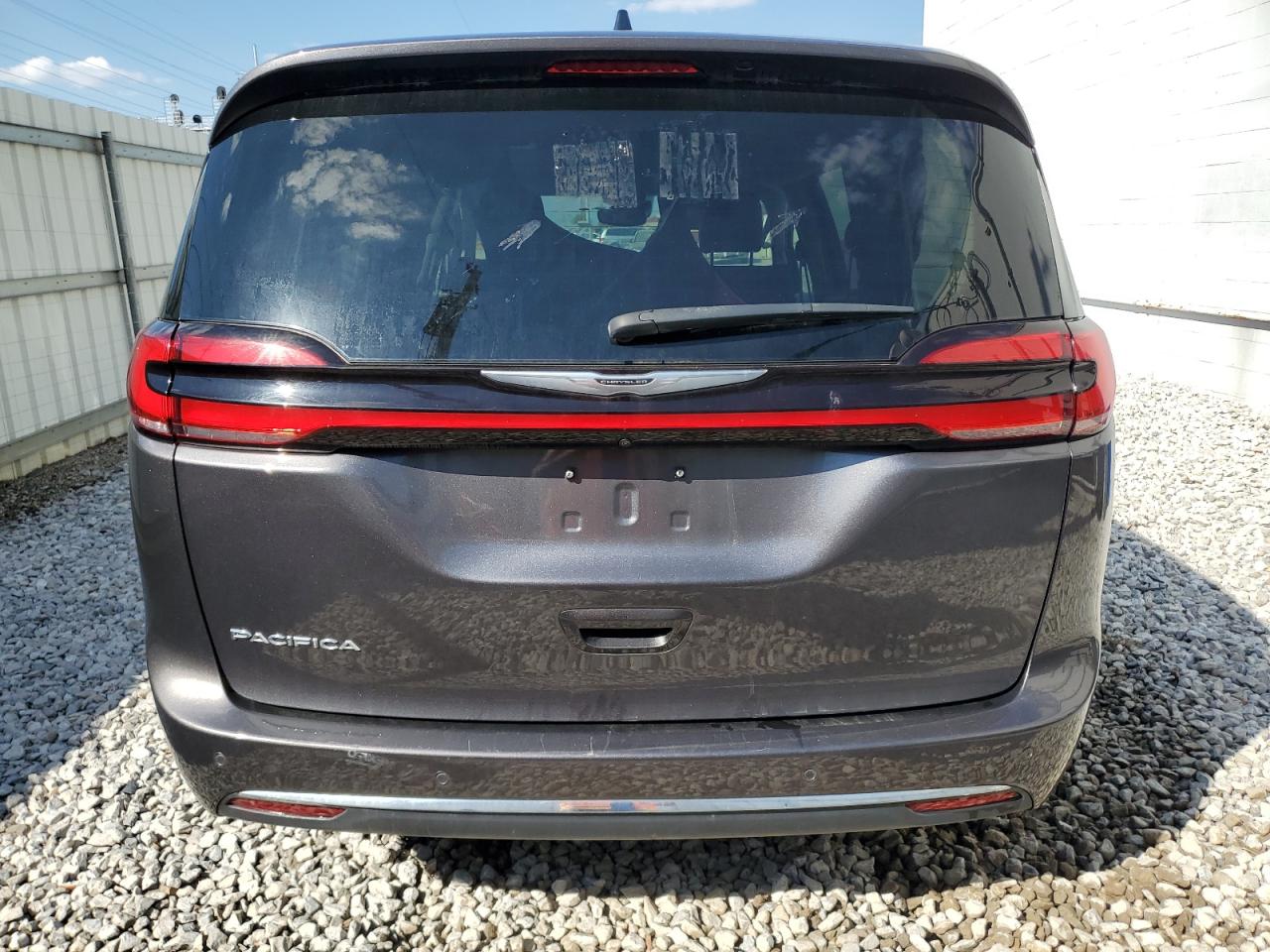 Chrysler Pacifica Touring L Image 7