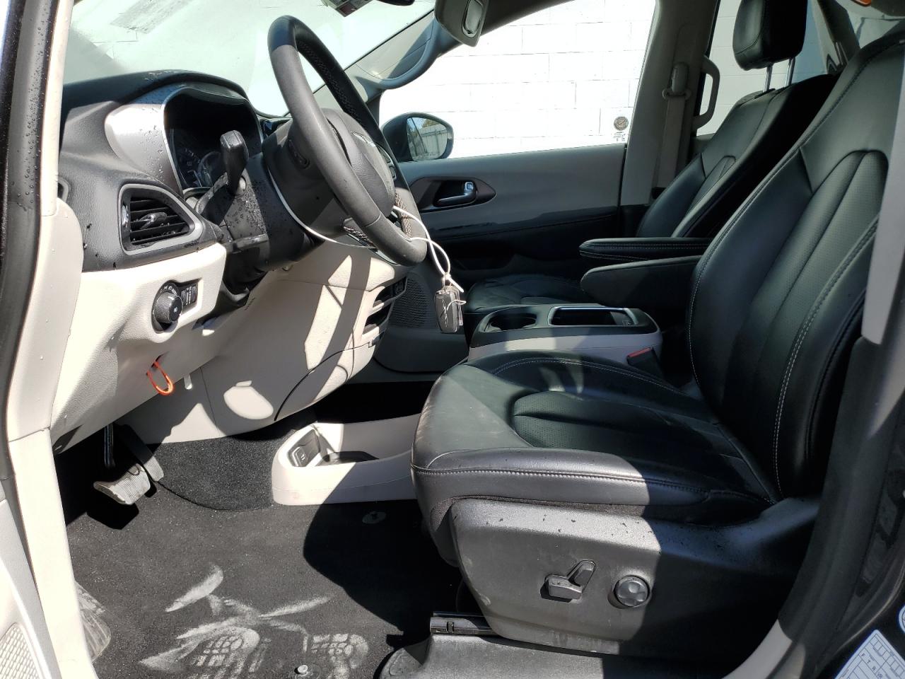 Chrysler Pacifica Touring L Image 6