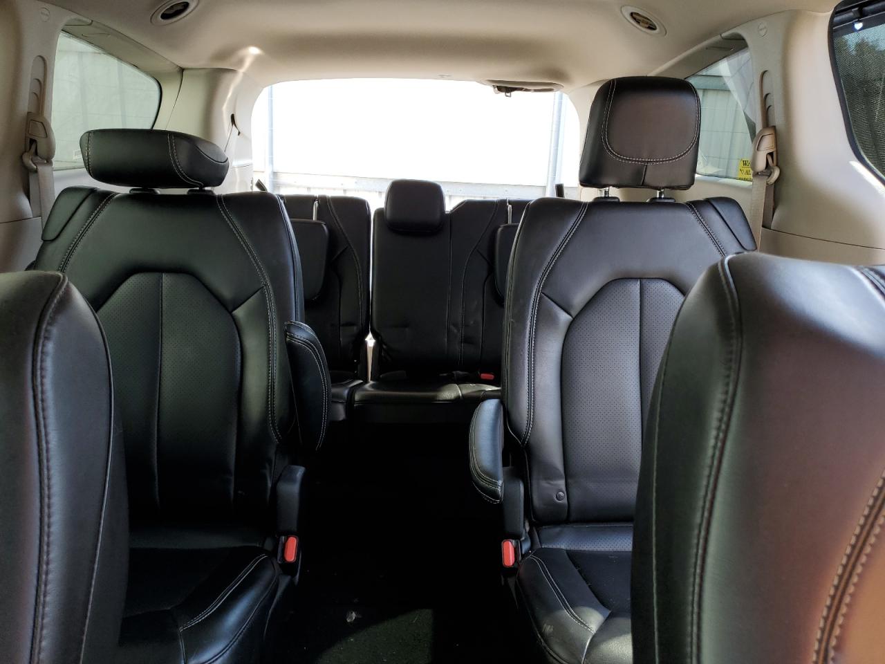 Chrysler Pacifica Touring L Image 11