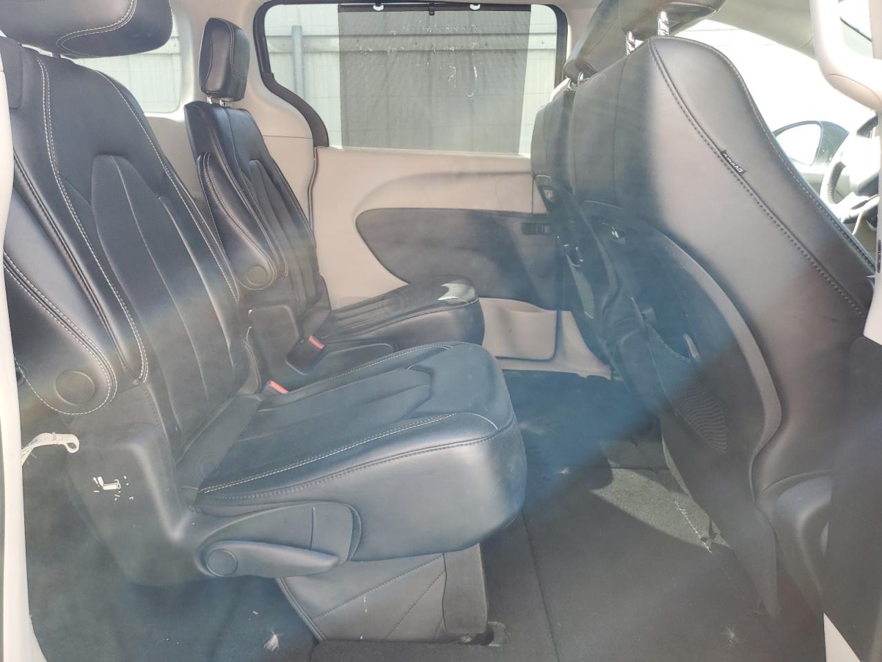 Chrysler Pacifica Touring L Image 10