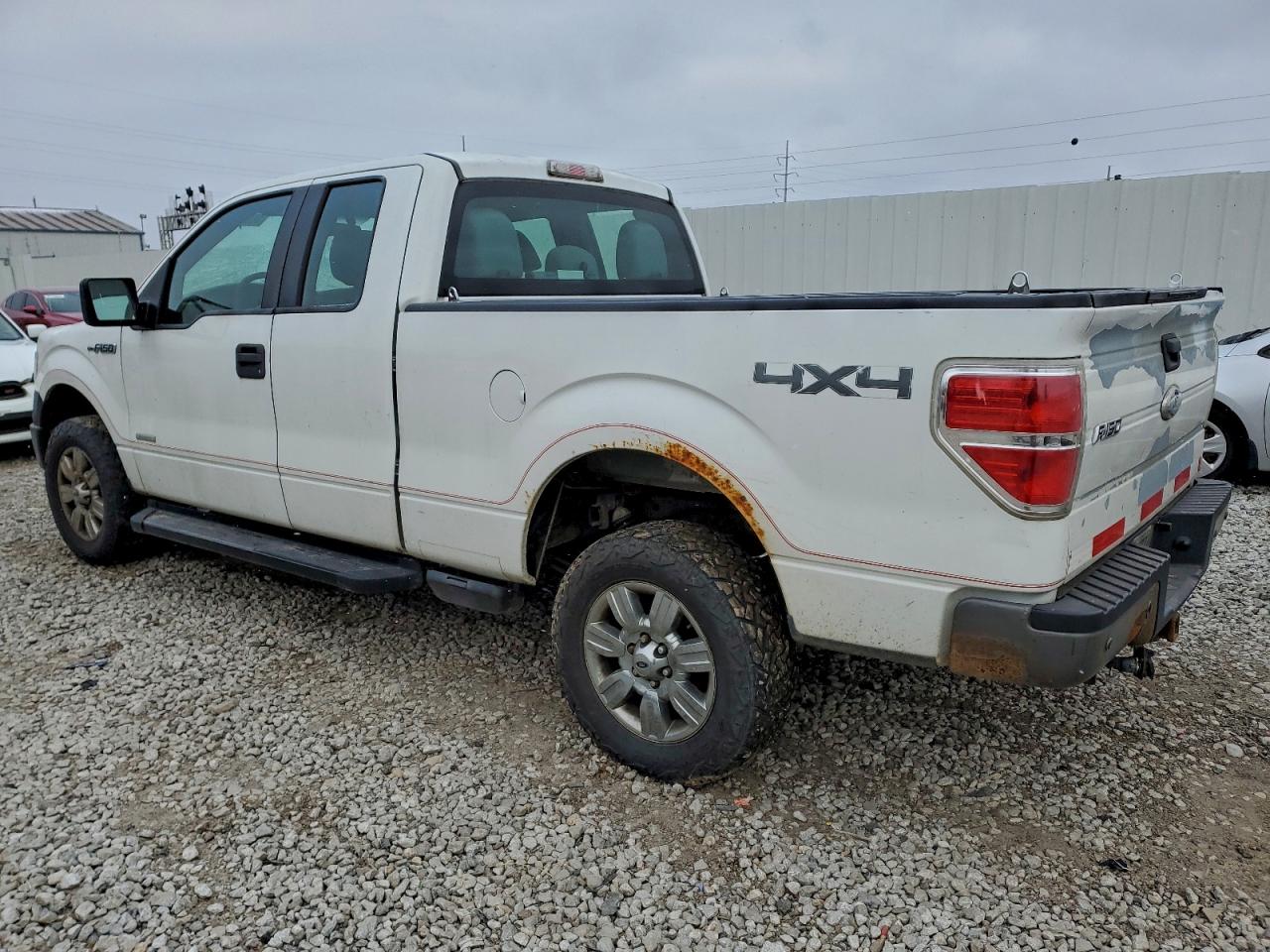 Ford F-150 Super Cab Image 2