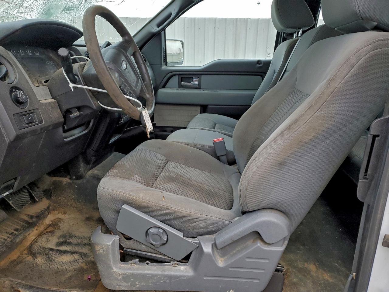 Ford F-150 Super Cab Image 6