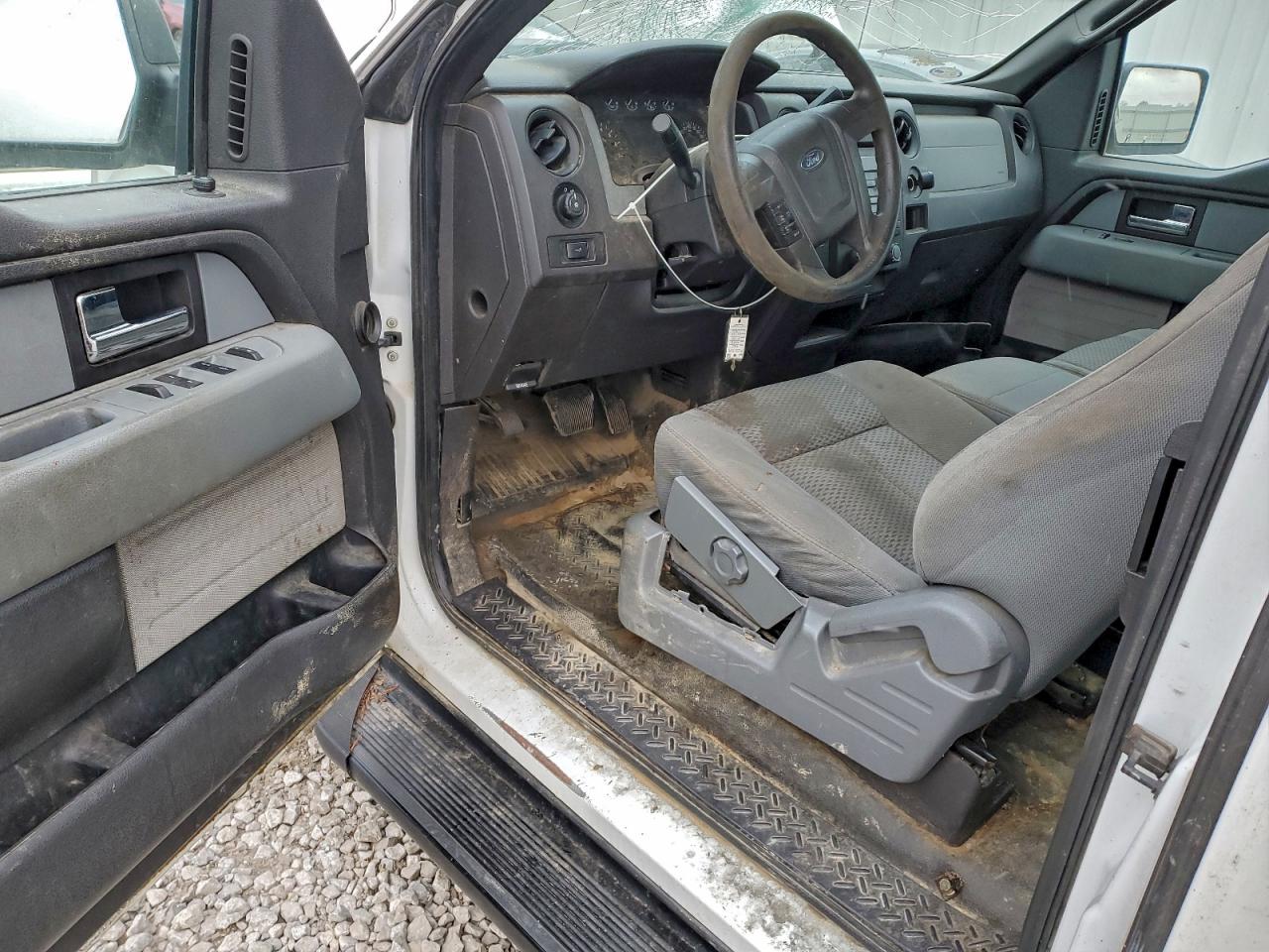 Ford F-150 Super Cab Image 10