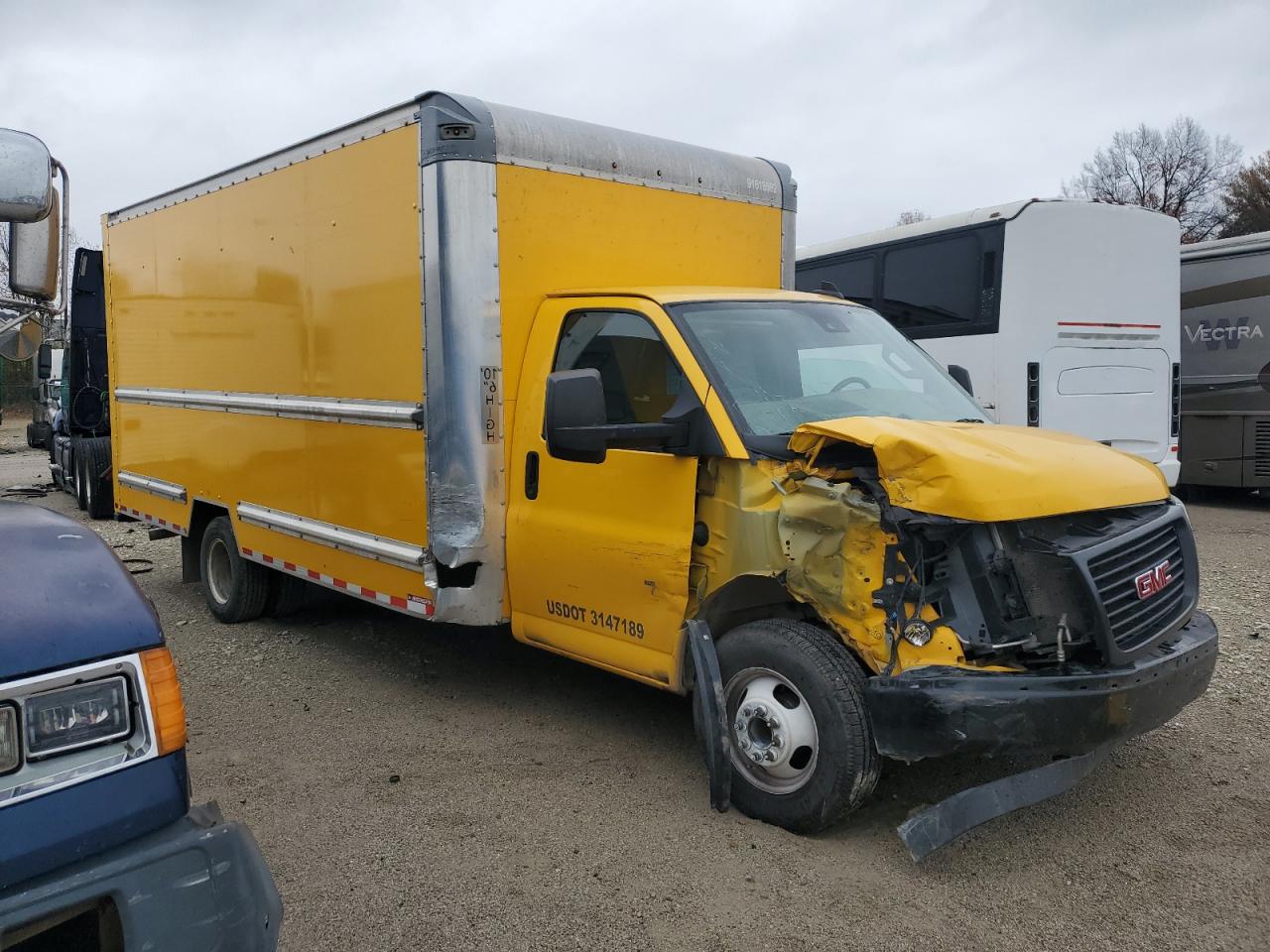 GMC Savana Cutaway G3500 Image 4