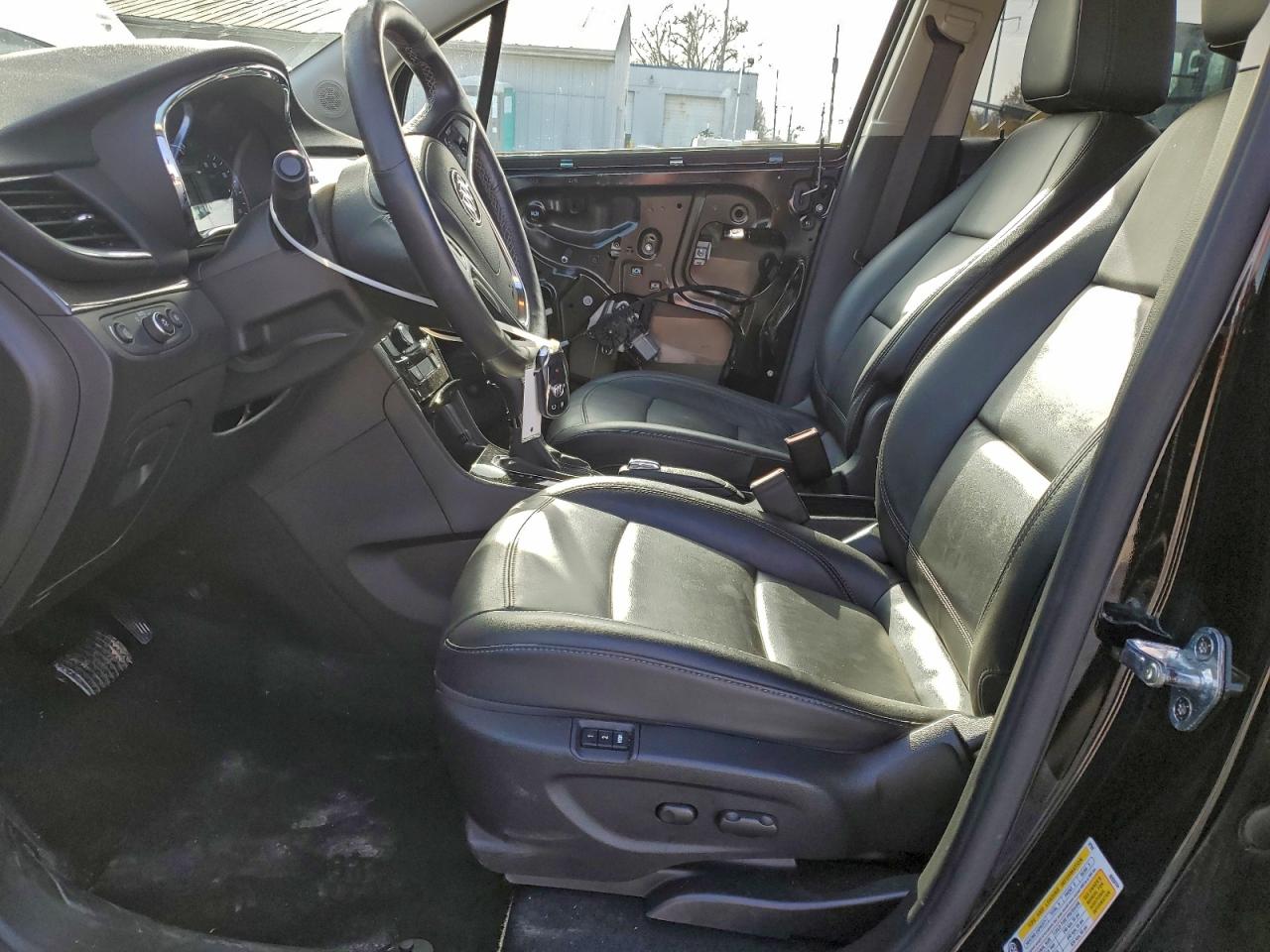 Buick Encore Essence Image 3