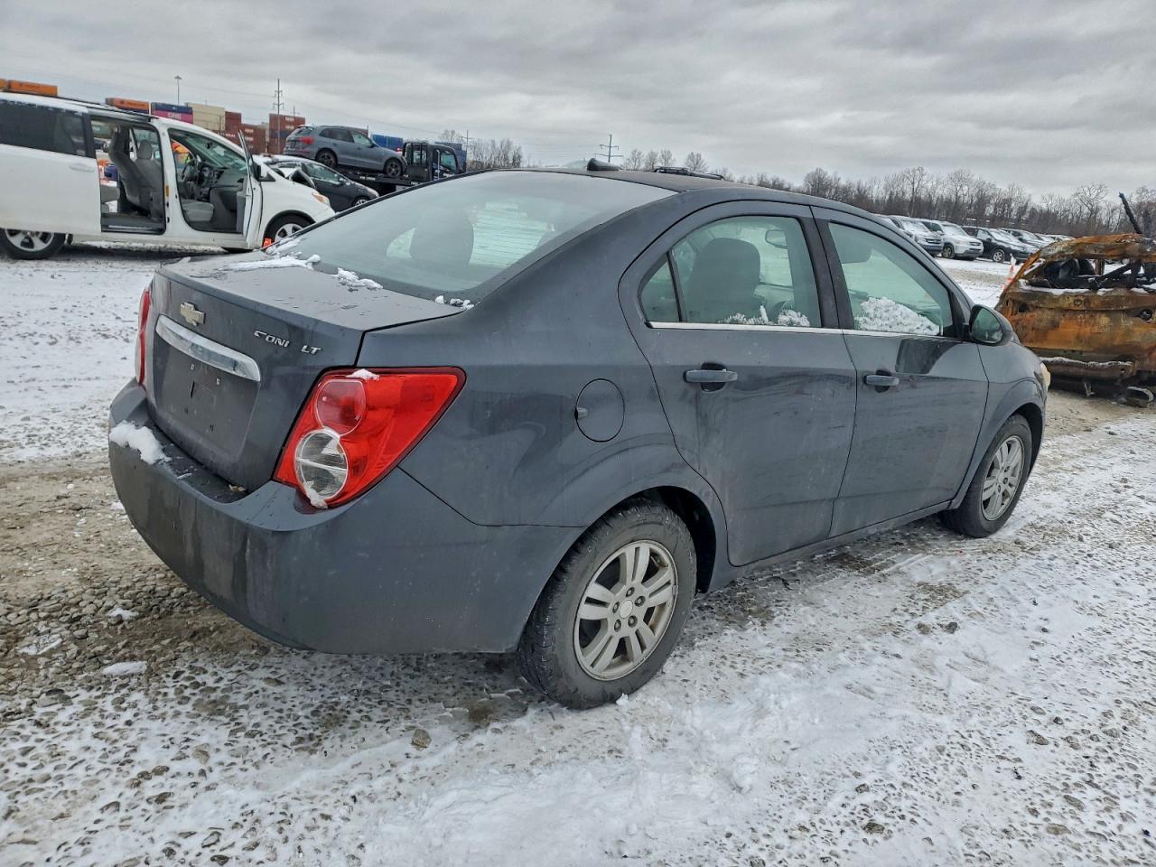 Chevrolet Sonic Lt Image 4