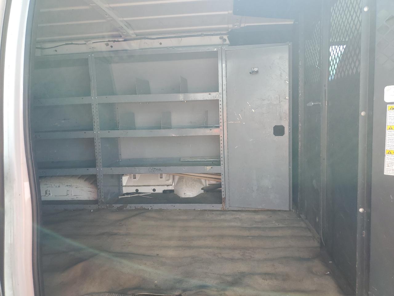 Ford Econoline E250 Van Image 4