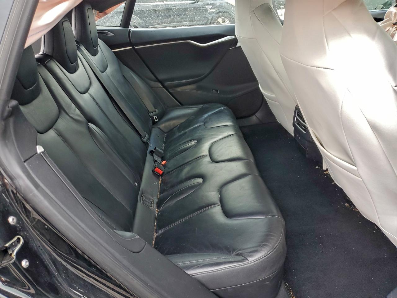 Tesla Model S Image 8