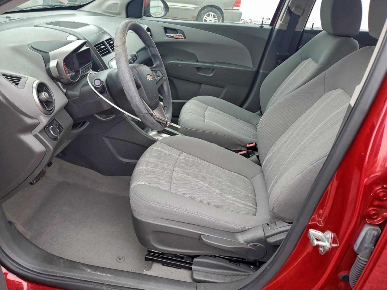 Chevrolet Sonic Lt Image 4