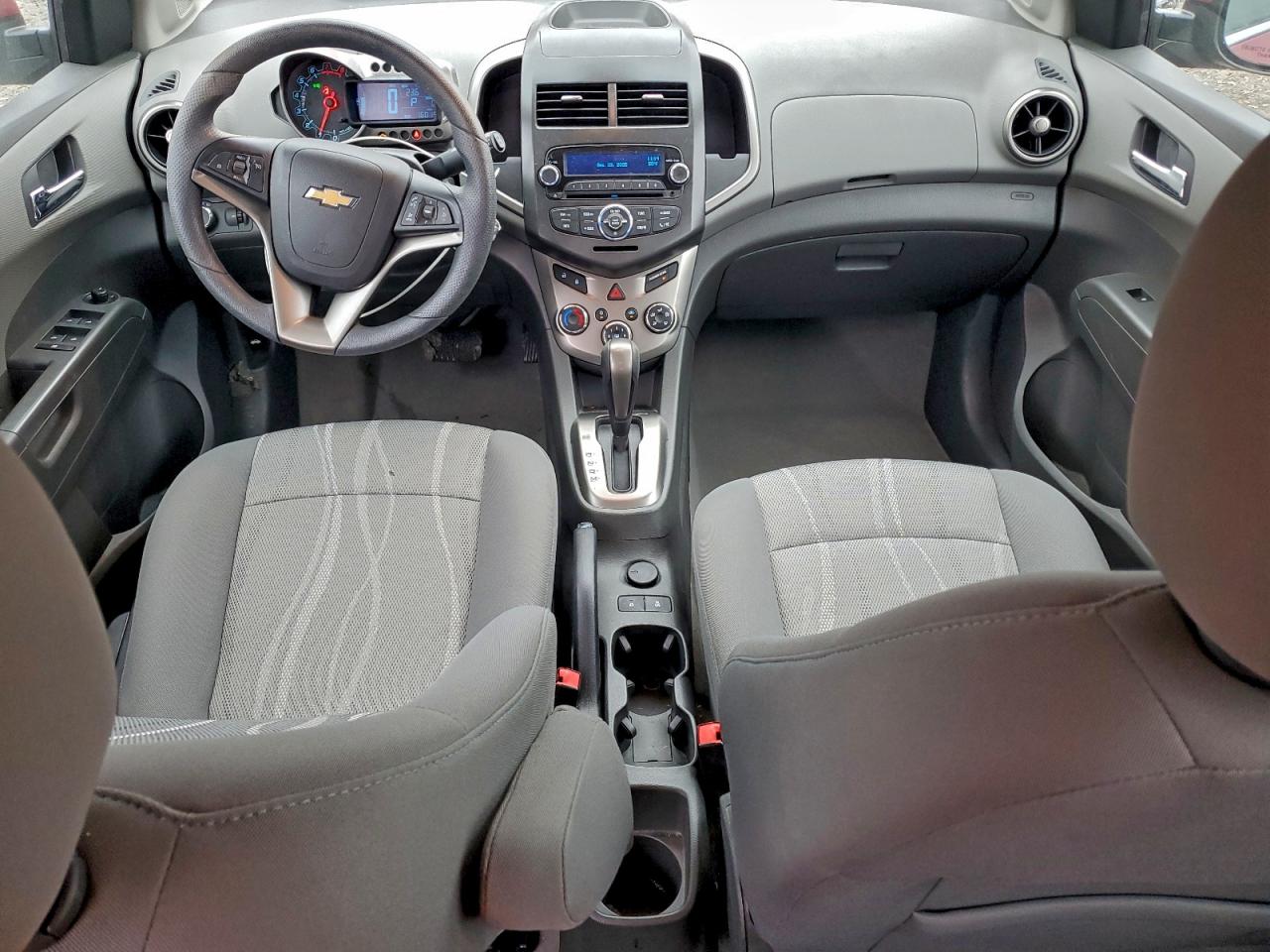 Chevrolet Sonic Lt Image 6