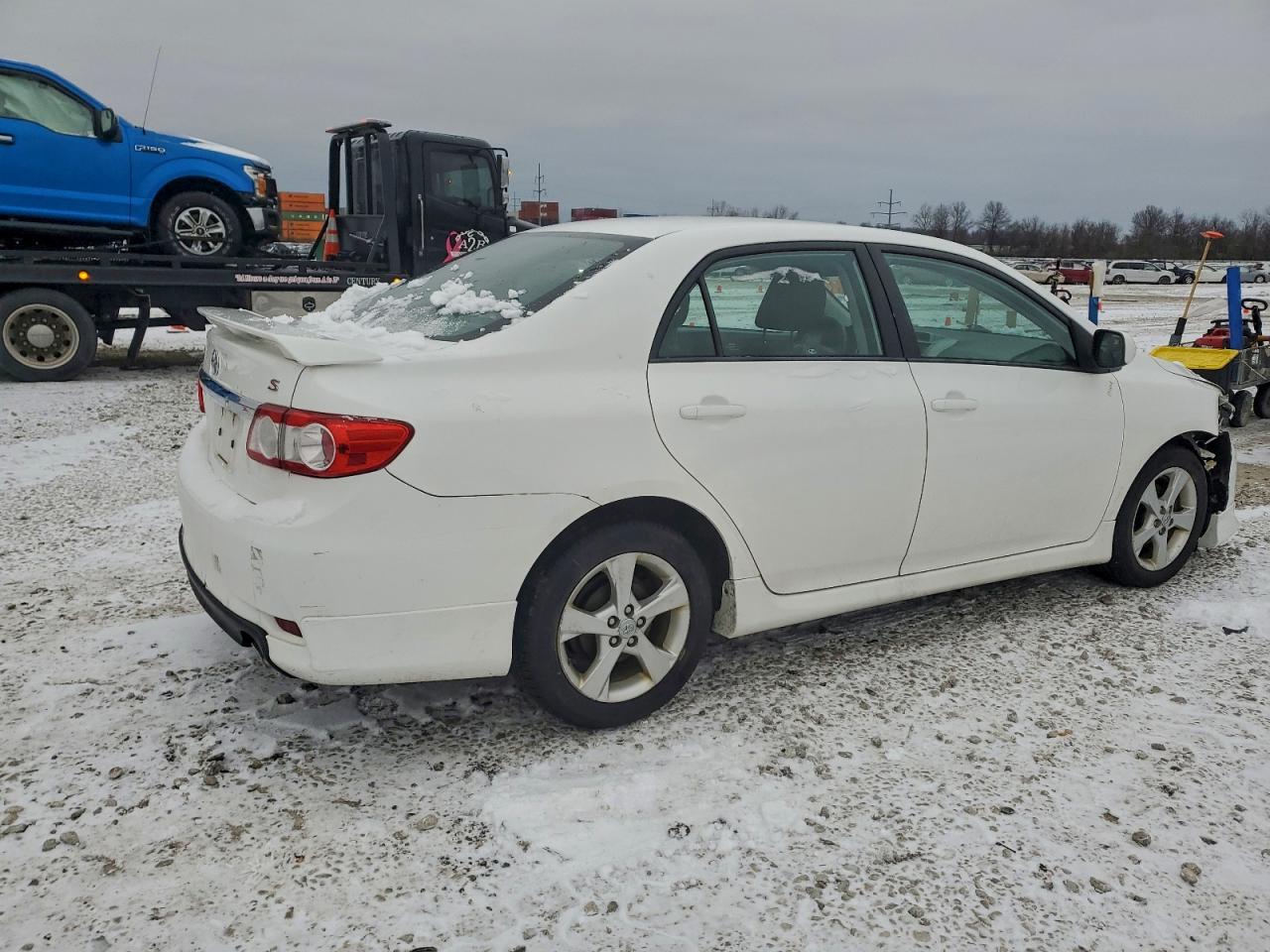 Toyota Corolla Base Image 3