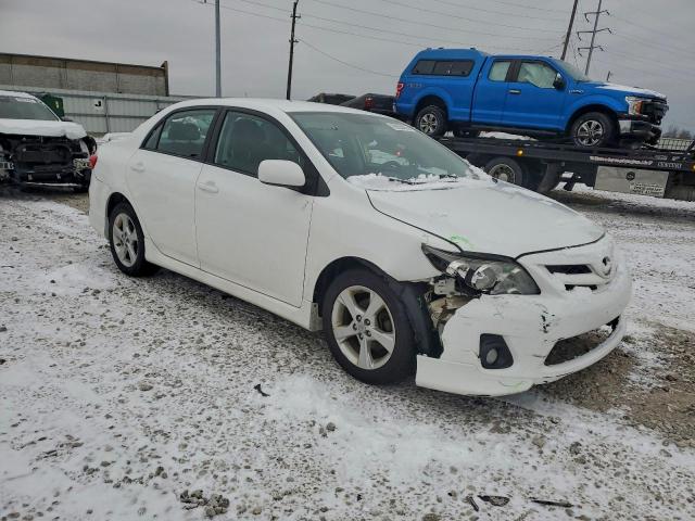 Toyota Corolla Base Image 12