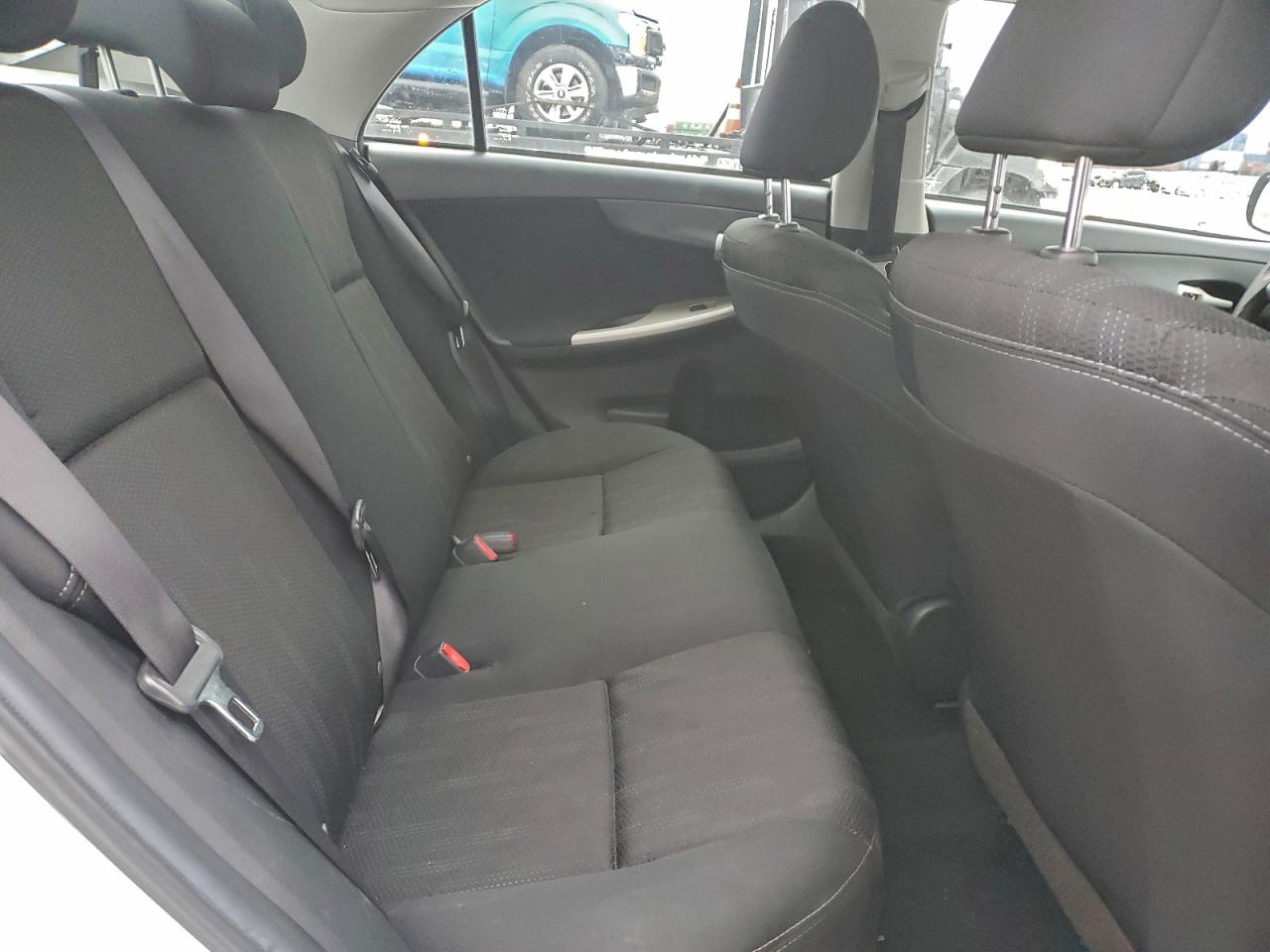 Toyota Corolla Base Image 8