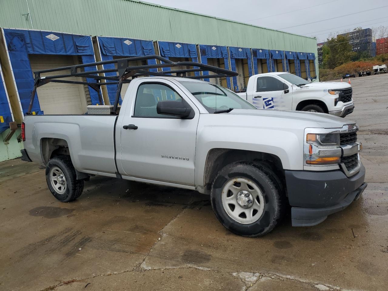 Chevrolet Silverado 1500 C1500 Image 2