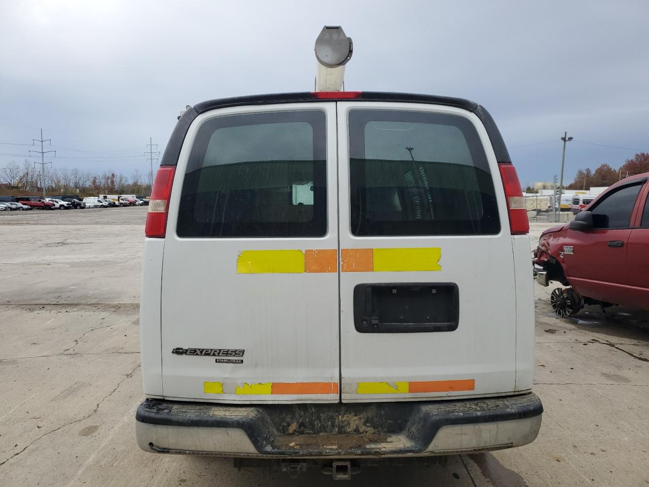 Chevrolet Express Image 3