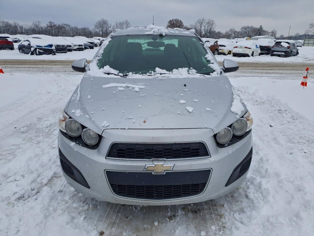 Chevrolet Sonic Lt Image 4