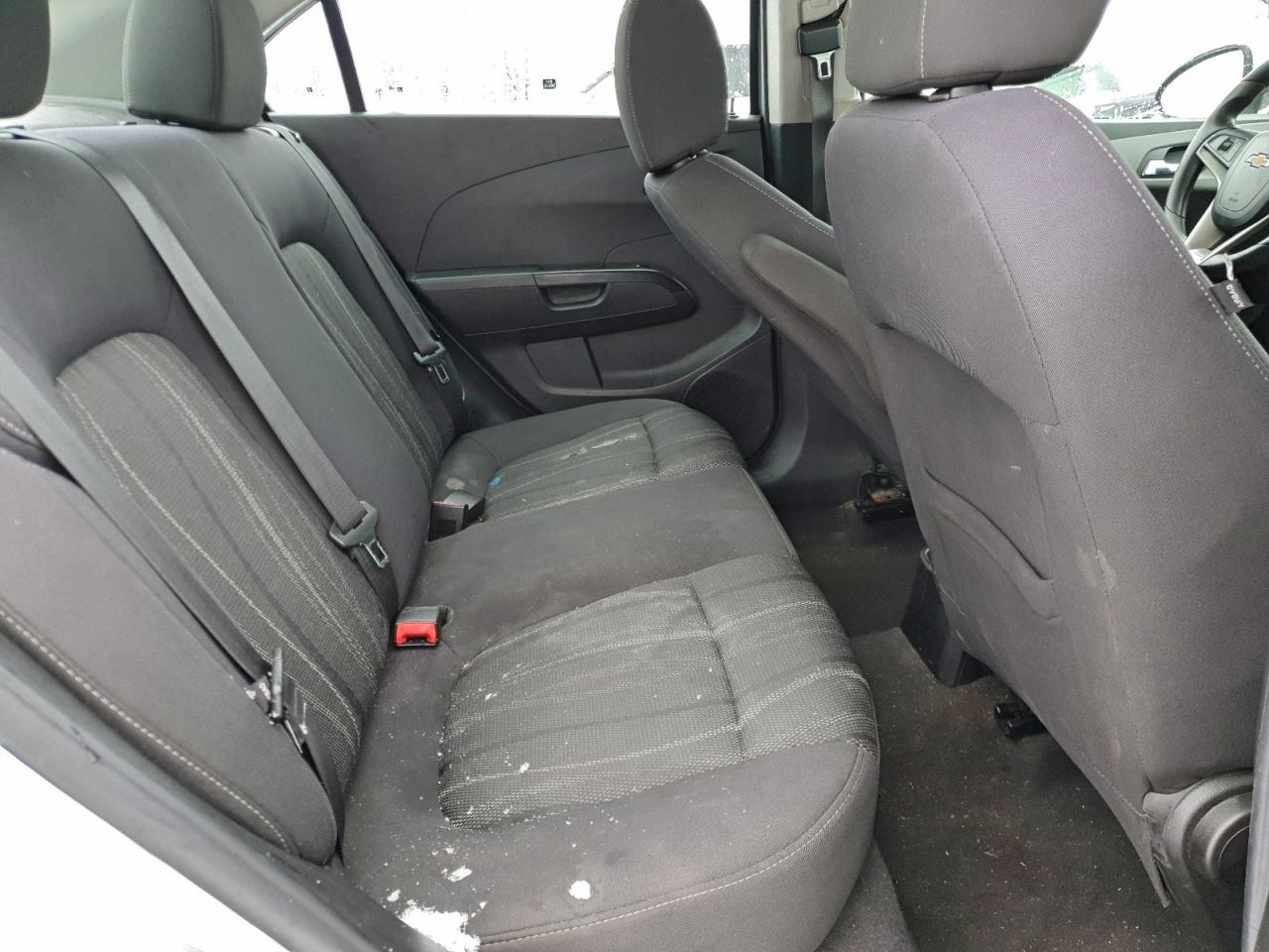 Chevrolet Sonic Lt Image 8