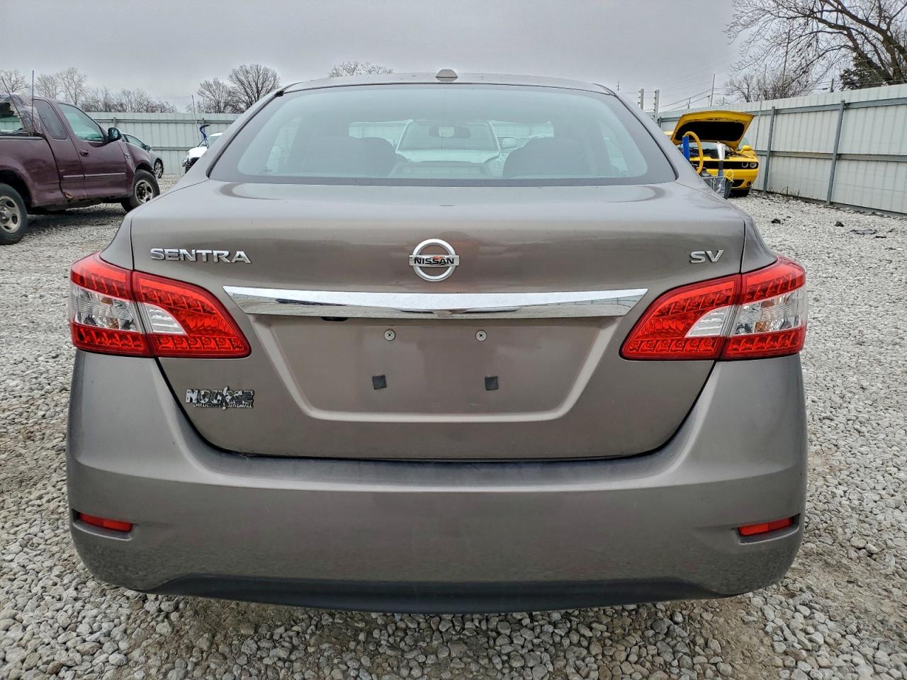 Nissan Sentra S Image 2
