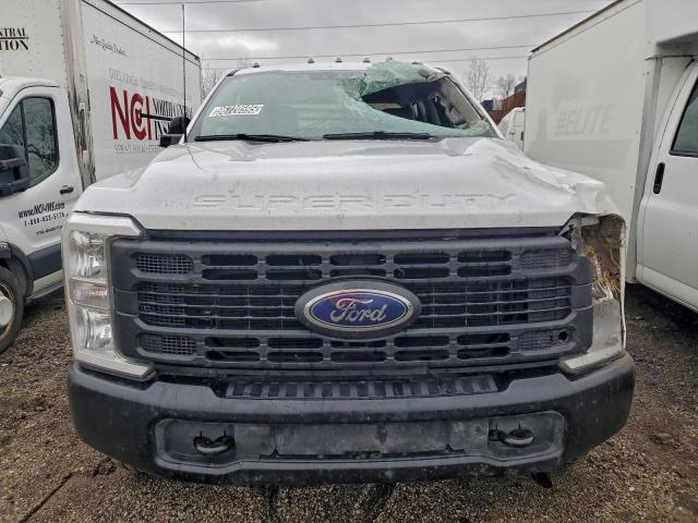 Ford F-350 Super Duty Image 4