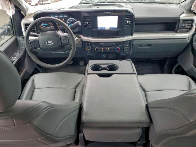 Ford F-350 Super Duty Image 13