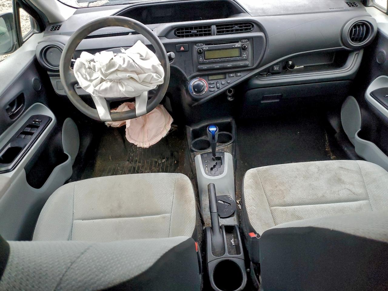 Toyota Prius Image 10