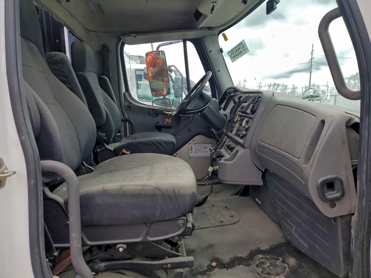 Freightliner M2 106 Medium Duty Image 3