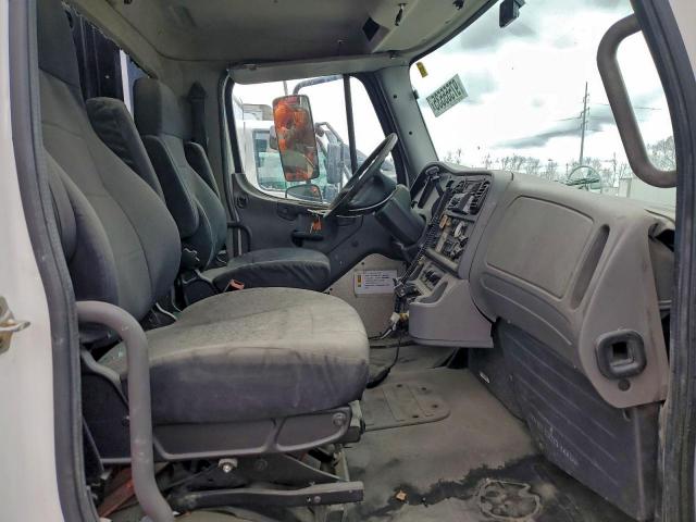 Freightliner M2 106 Medium Duty Image 3