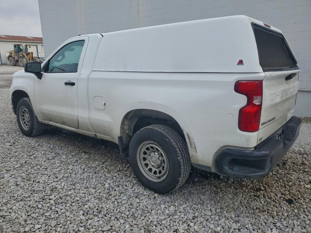 Chevrolet Silverado C1500 Image 3