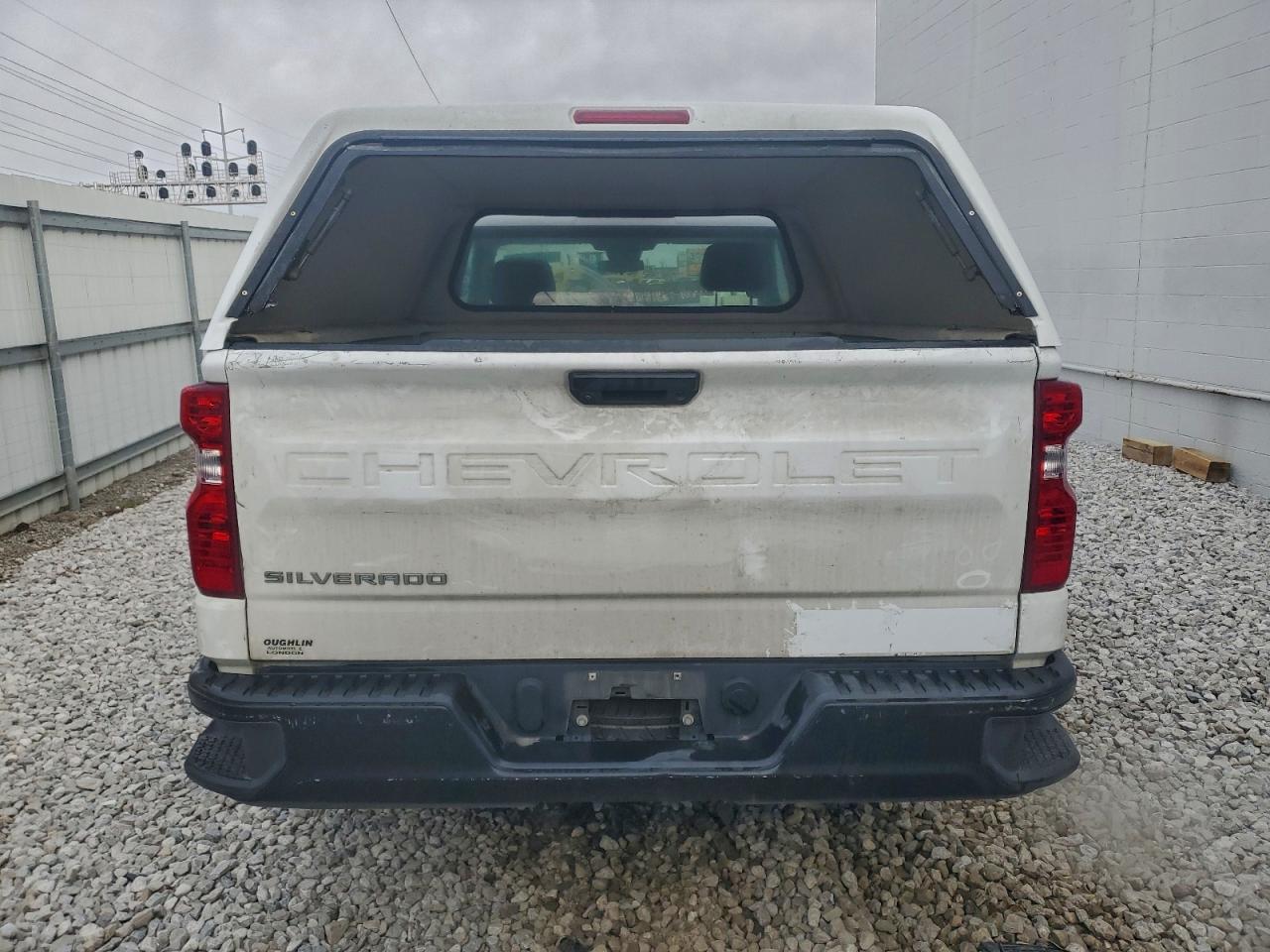 Chevrolet Silverado C1500 Image 10