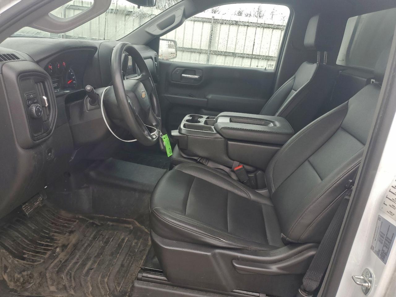 Chevrolet Silverado C1500 Image 2