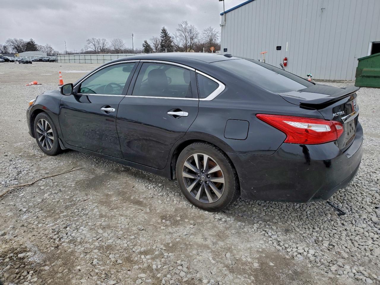 Nissan Altima 2.5 Image 2