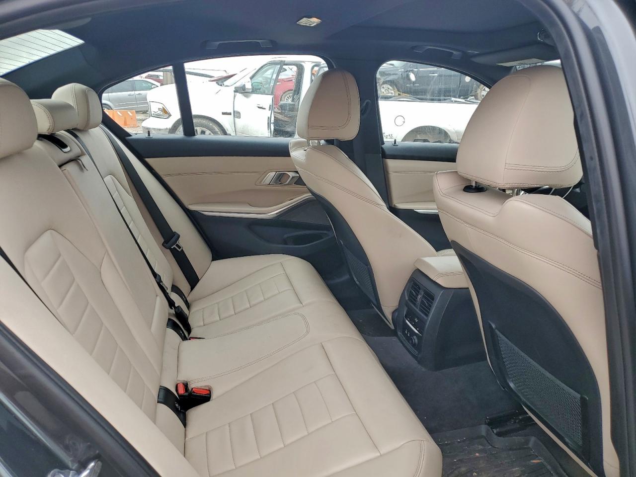 BMW 3 Series Image 9