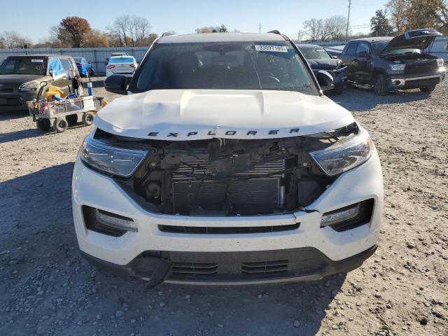 Ford Explorer Xlt Image 8