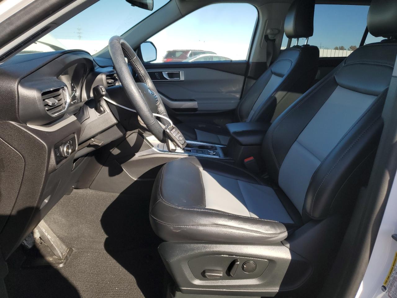 Ford Explorer Xlt Image 3