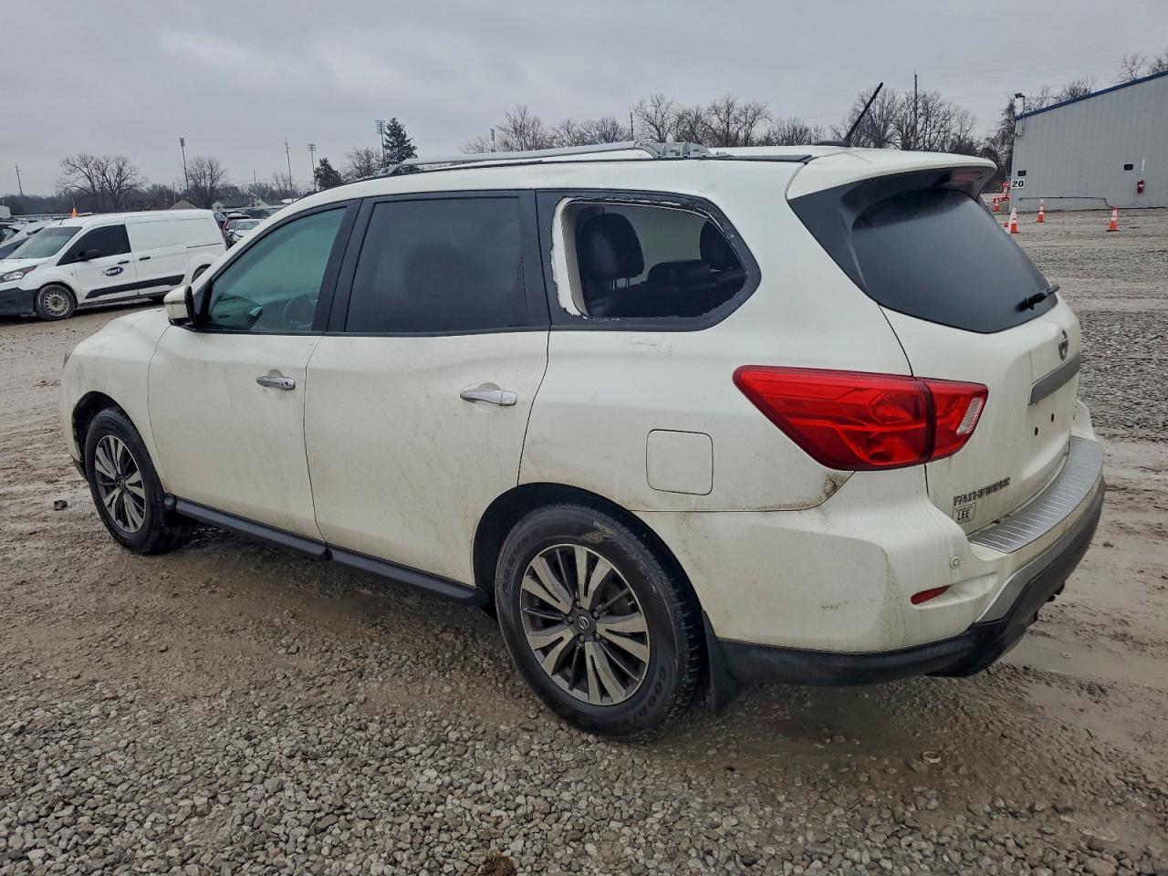 Nissan Pathfinder S Image 8