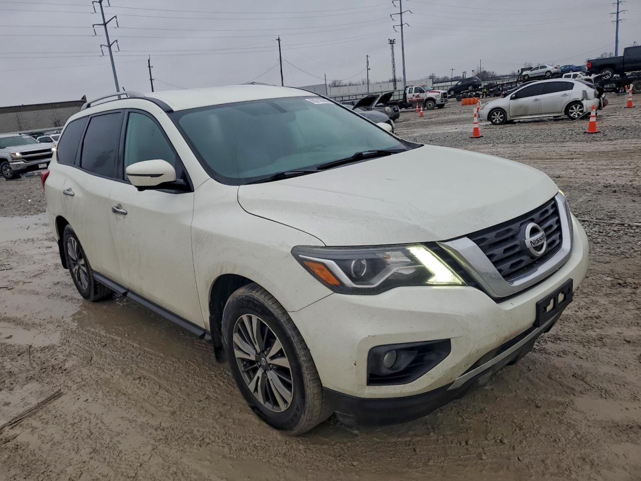 Nissan Pathfinder S Image 4