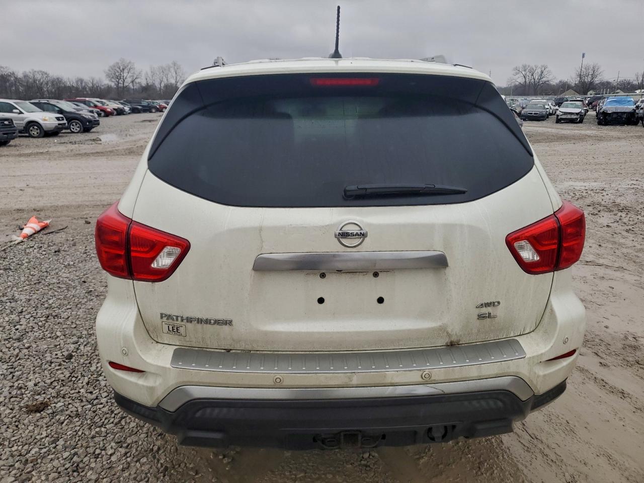 Nissan Pathfinder S Image 3