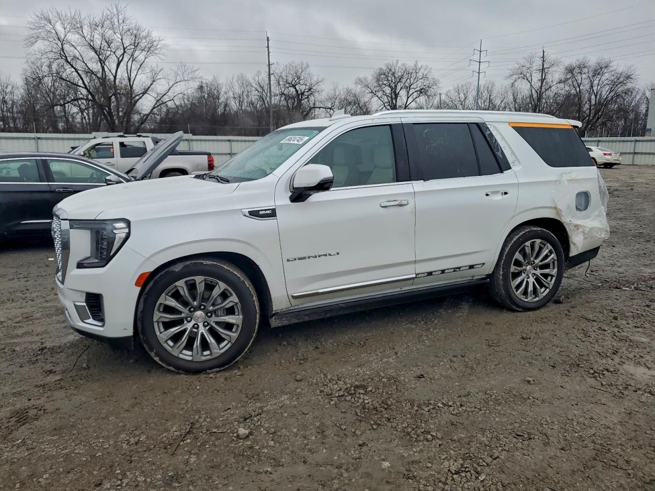 GMC Yukon Denali Image 1