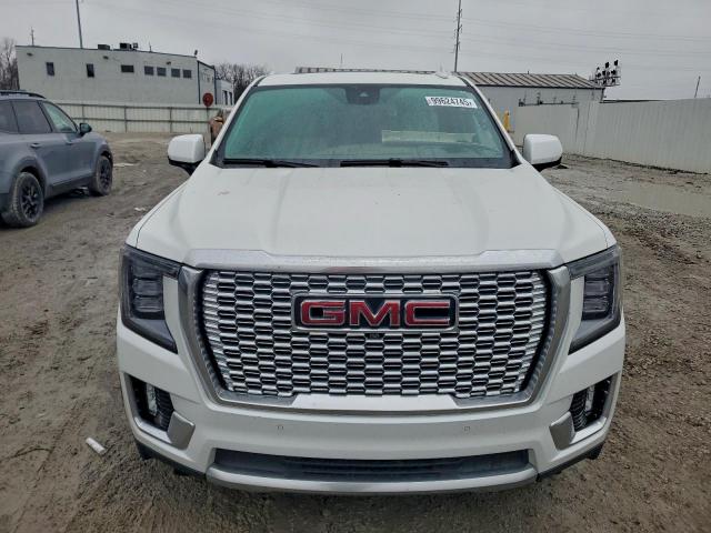 GMC Yukon Denali Image 5
